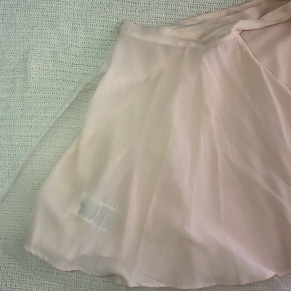 BCBG Maxazria blush tulle wrap around mini skirt - Picture 5 of 7